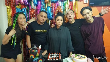 img-title HUT ke-61, Vina Panduwinata Kaget Diberi Kejutan oleh Close Friends