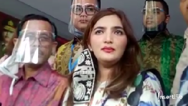 img-title Aurel Difitnah Murahan, Ashanty & Anang Sambangi Polda Metro Jaya