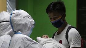 FOTO: Sempat Selamat dari Corona, Bayi di Filipina Meninggal