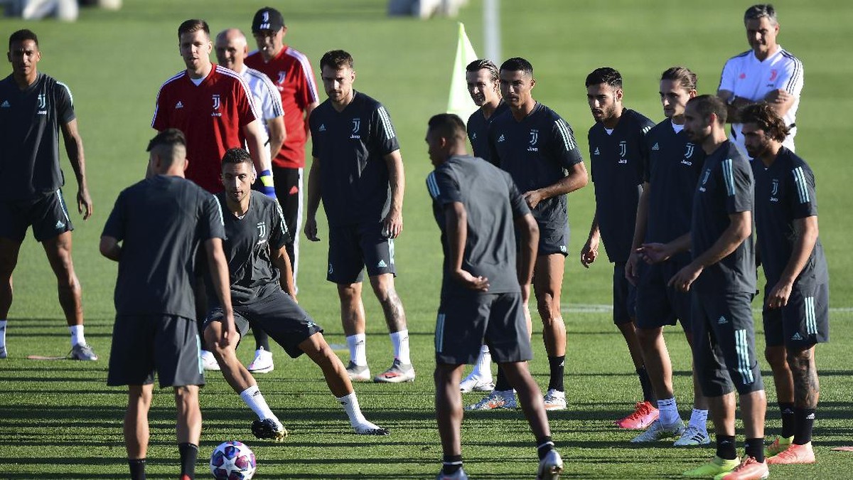 FOTO: Rambut Baru Ronaldo Jelang Juventus vs Lyon