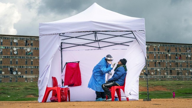 WHO mengatakan beberapa negara yang kini dilanda gelombang kedua pandemi dianggap lebih siap memasuki fase baru Covid-19.