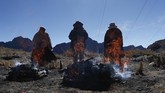 NYALANG: Meredam Angkara, Membuncah Asa Perayaan Idul Adha di Nigeria dan Israel hingga ritual umat Hindu dalam festival Deopokhari di Nepal mewarnai foto pilihan CNNIndonesia.com pekan ini.