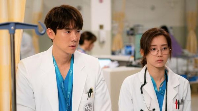 Shin Hyun Bin dalam drama Korea Hospital Playlist