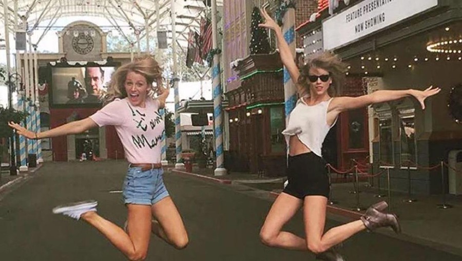 Taylor Swift Persembahkan Lagu 'Betty' untuk Blake Lively