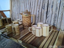 Perajin di Ponorogo Bikin Paket Alat Minum dari Bambu