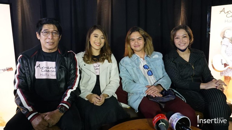 Amanda Caesa dan Dul Jaelani Amanda Caesa dan Dul Jaelani