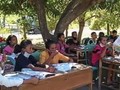 Tiada Internet, Siswa-Guru di NTT Belajar di Bawah Pohon