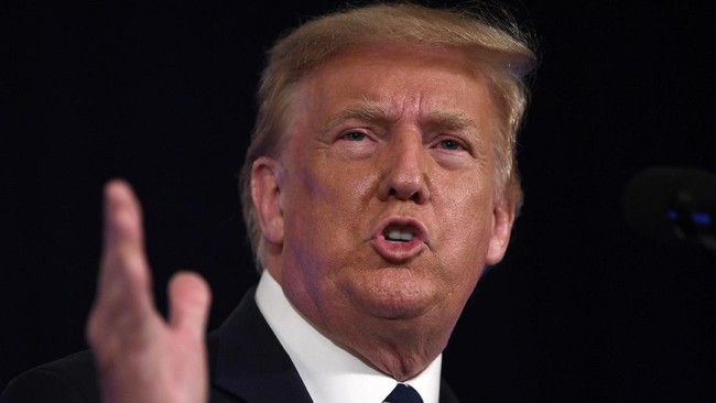 Sejumlah peristiwa mulai dari Trump ditinggal pemilih hingga Presiden Libanon Michael Aoun menolak penyelidikan internasional terjadi sepanjang akhir pekan.