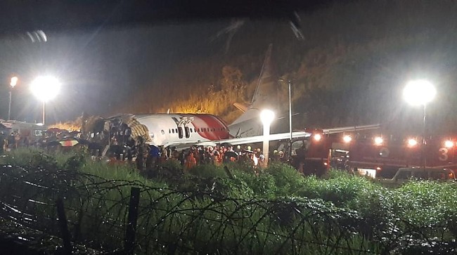 Jumlah korban tewas akibat pesawat maskapai Air India Express tergelincir di Bandara Calicut, Kerala, India, pada Jumat (7/8) terus bertambah.