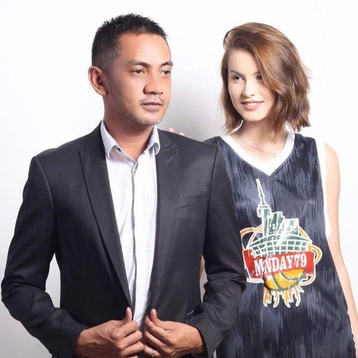 <p>Tina dan Bayu bertemu di Jakarta pada tahun 2015. Keduanya sempat menjalankan hubungan jarak jauh (LDR) ketika berpacaran. (Foto: Instagram @mbatinabule_official)</p>