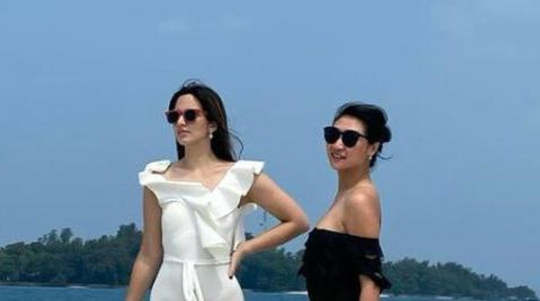 Tampil Cantik Pakai Baju Renang, Nia Ramadhani Diingatkan Soal Aurat Tampil Cantik Pakai Baju Renang, Nia Ramadhani Diingatkan Soal Aurat