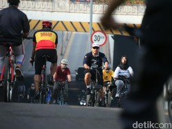 Rombongan Pesepeda Bikin Resah Naik JLNT Antasari, Pemotor Kebawa-bawa