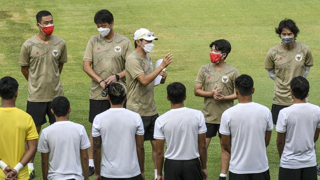 Kabar mengejutkan datang dari Timnas Indonesia karena tiga asisten Shin Tae Yong memilih untuk mengundurkan diri.