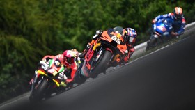 MotoGP Teruel: Tabrak Miller, Binder Dihukum Long Lap Penalty