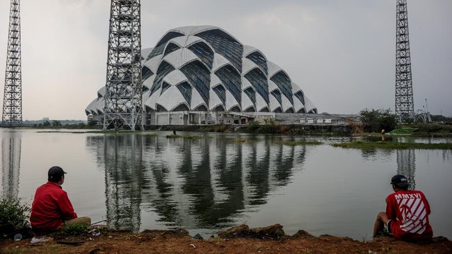 Gubernur Jabar meminta publik tak terburu-buru menyimpulkan soal lelang anggaran promosi Masjid Al Jabbar hingga Rp20 M, dia menyebut itu untuk museum juga.