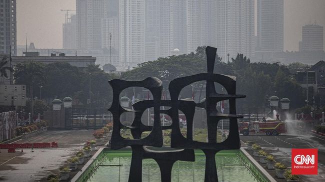 Massa Perangkat Desa Demo Geruduk DPR, Lalin Macet di Parlemen Senayan Polisi telah merekayasa lalu lintas untuk alternatif jalur imbas macet demo Massa Persatuan Perangkat Desa Indonesia (PPDI) di depan Gedung DPR, Jakarta Pusat.