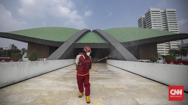 Sebanyak 142 orang positif Covid-19 di Gedung DPR merupakan anggota dewan, tenaga ahli, hingga Aparatur Sipil Negara (ASN).