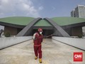 FOTO: Semprot Disinfektan Gedung DPR