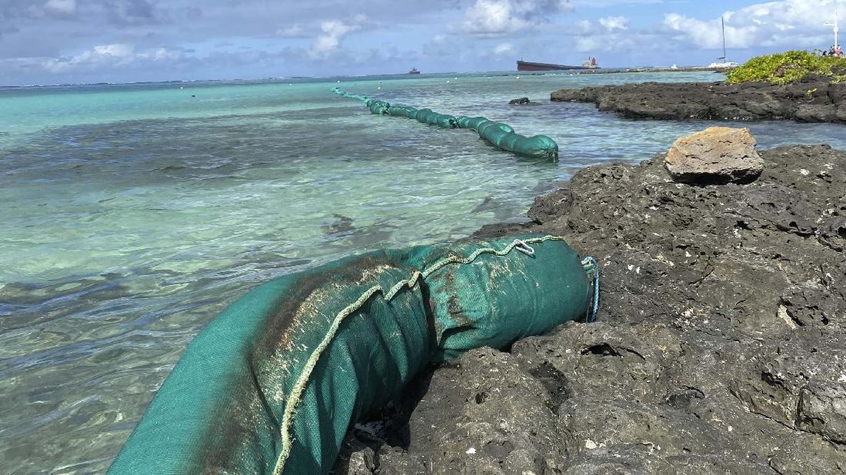 Laut Mauritius Darurat Lingkungan Akibat Tumpahan Minyak