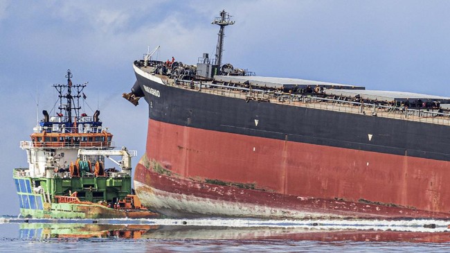 Kapten kapal MV Wakashio, Sunil Kumar Nandeshwar, yang kandas dan menumpahkan minyak di Mauritius disangka melakukan navigasi berbahaya.