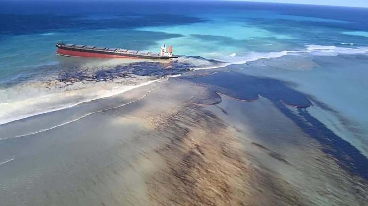 FOTO: Bencana Tumpahan Minyak di Kepulauan Surgawi Mauritius
