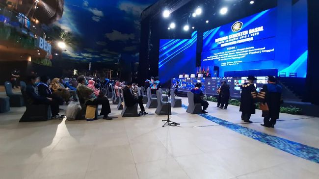 Meski di tengah pandemi, Universitas Pancasila bisa menggelar acara Wisuda Virtual yang spektakuler dengan menggandeng Trans Studio Cibubur.