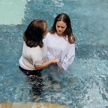 7 Foto Haru Pembaptisan Marsha Aruan