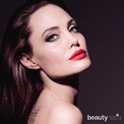 Angelina Jolie Masih Cantik di Usia 45 Tahun, Ini Rahasianya