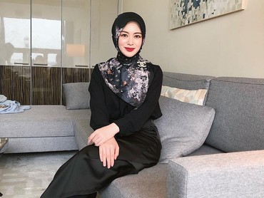 Cantik Pakai Lipstik Merah, Mualaf Korea Banjir Pujian Netizen +62