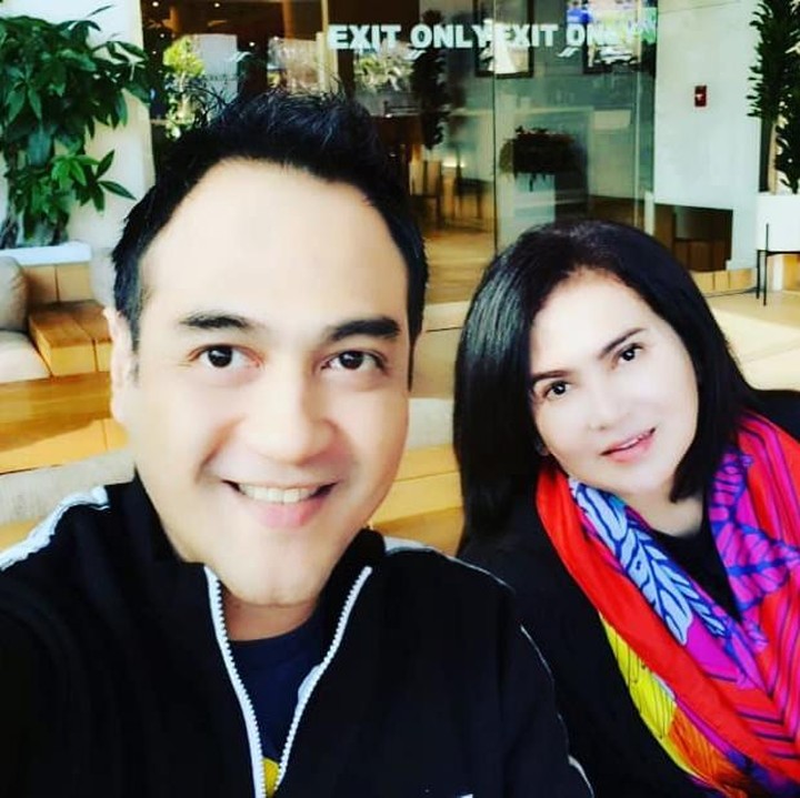 <p>Istri aktor Ferry Irawan, Anggi Novita kini tengah dirawat di rumah sakit karena mengalami serangan stroke. (Foto: Instagram @ferryirawanofficial)</p>