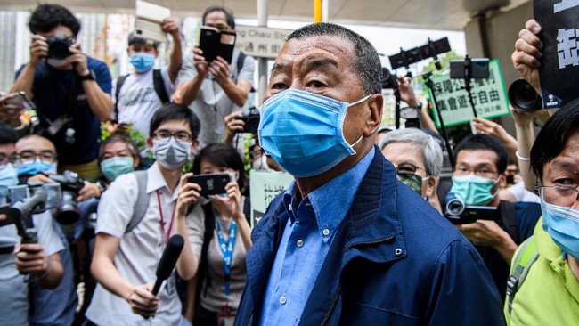 Polisi Hong Kong menangkap tokoh pro-demokrasi sekaligus pemilik media, Jimmy Lai karena tuduhan berkolusi dengan kekuatan asing.