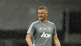 Solskjaer Tertawakan Rumor Bakal Dipecat Man Utd