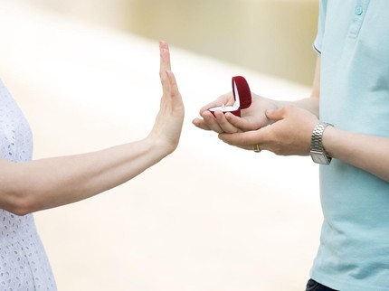 Dilamar Pria Tajir Melintir, Gadis Ini Beri Penolakan Tak Terduga