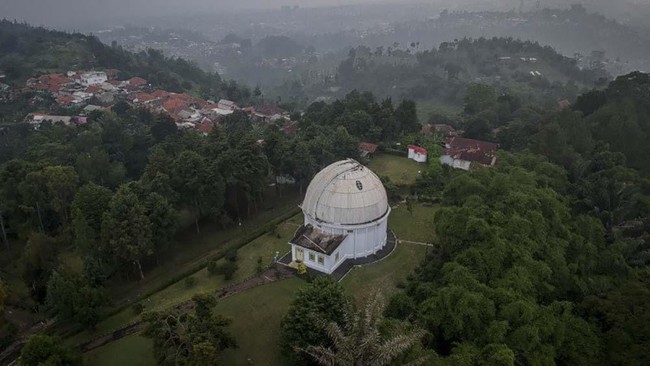 Lampu Sorot Mengganggu Kekuatan Pengamatan Observatorium Bosscha yang Terancam