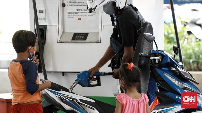 Pertamina akan mewajibkan masyarakat yang ingin membeli BBM Pertalite dan Solar mendaftar untuk dicocokkan datanya mulai 1 Juli 2022.