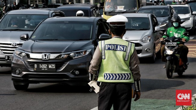 Tilang manual kembali diberlakukan Polda Metro Jaya buat mengatasi usaha sebagian masyarakat menyiasati sistem ETLE.