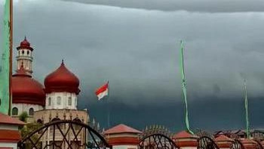 Screenshot video viral awan tsunami di Meulaboh, Aceh.