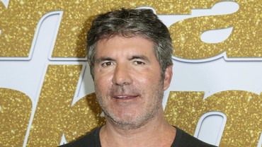img-title Alami Kecelakaan Motor hingga Luka di Wajah, Simon Cowell Dirawat di RS