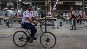 FOTO: Roda Ekonomi Perusahaan di Jateng Tetap Berputar