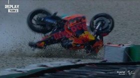 VIDEO: Insiden Senggolan Zarco dan Espargaro di MotoGP Ceko