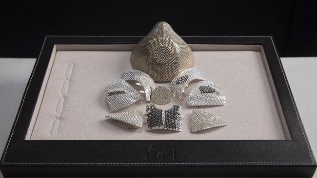 Masker akan hadir dengan berlapis emas dan berlian, lengkap dengan perlindungan filter N99. Masker rencananya akan dibanderol dengan harga US$1,5 juta.