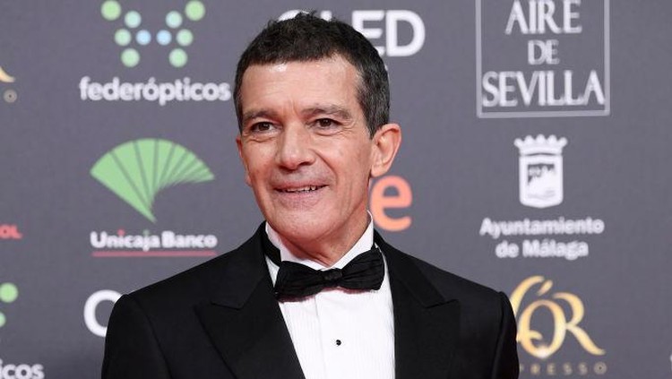 MALAGA, SPAIN - JANUARY 25: Antonio Banderas holds the Best Actor Award for the film 