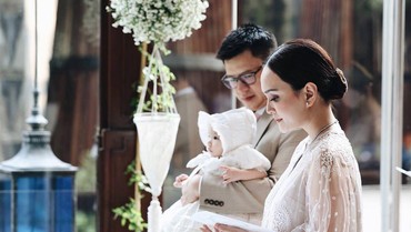 img-title Demi Foto Estetik, Shandy Aulia & Suami Rela Guling-guling di Pantai