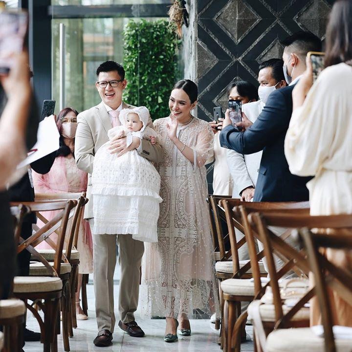 <p>Momen pembaptisan anak Shandy Aulia ini dihadiri oleh keluarga dan rekan-rekan terdekat. (Foto: Instagram @shandyaulia)</p>