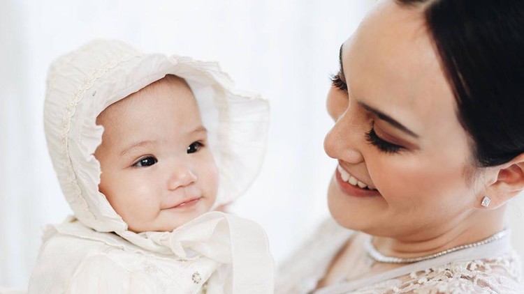 Anak Shandy Aulia Dibaptis