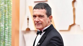 Antonio Banderas Masih Minat Pakai Jubah Zorro Lagi