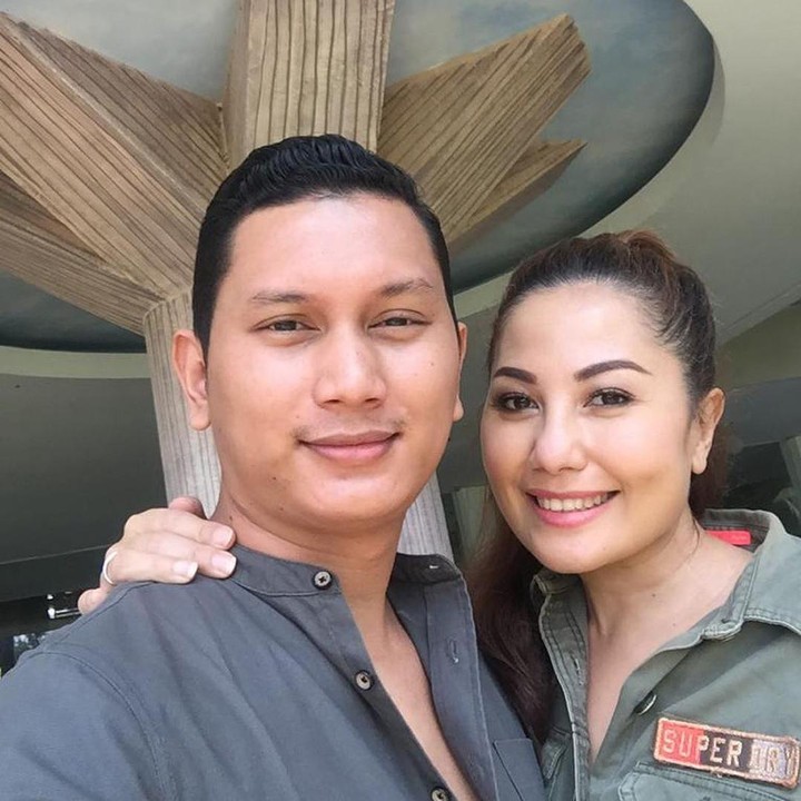 <p>Salah satu resep awet pasangan ini tentunya karena banyak kesamaan antara keduanya. Salah satunya mereka memiliki passion yang sama di dunia olahraga dan fitness. (Foto: Instagram @emmawarokkaofficial)</p>