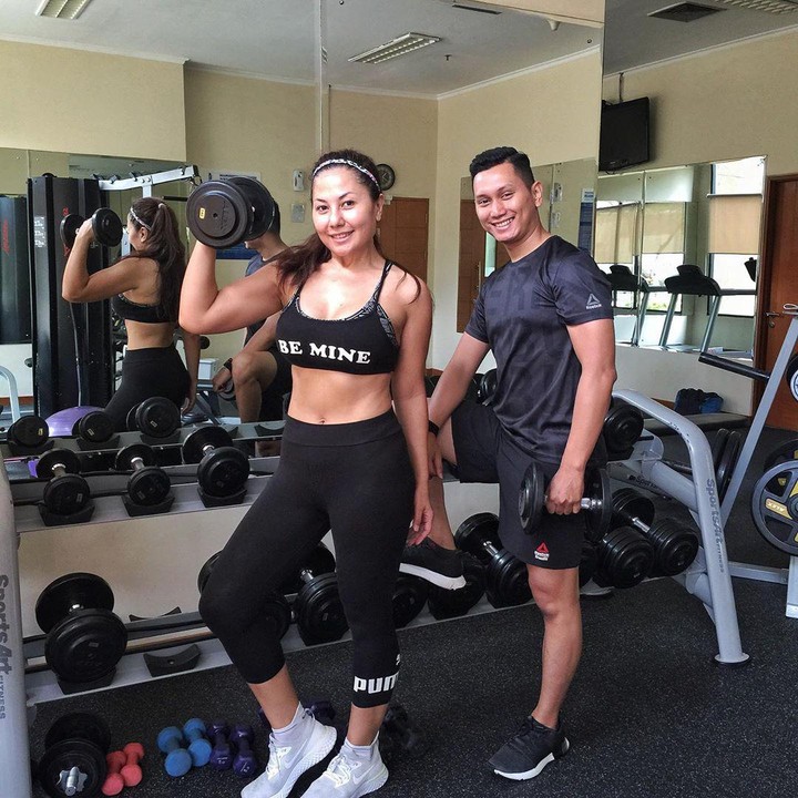 <p>Pasangan ini bahkan berkolaborasi mendirikan bisnis fitness Essential Fitness Management (EFM), Bunda. Sehari-hari, Bagoes juga jadi personal trainer Emma lho.  (Foto: Instagram @soeharto_bagoes)</p>