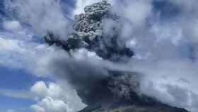 Gunung Sinabung Tiga Kali Erupsi Pagi Ini