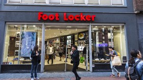 Yeezy Ditarik, Foot Locker Juga Ikut 'Pecat' Kanye West Usai Antisemit
